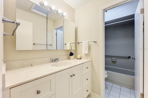 Condo in Winter Park, Florida, 2 bedrooms  № 2381283 - photo 25