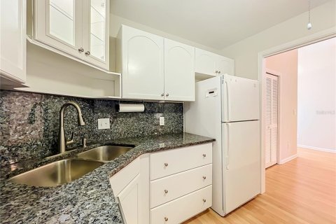 Condo in Winter Park, Florida, 2 bedrooms  № 2381283 - photo 11