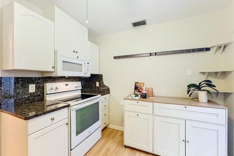 Condo in Winter Park, Florida, 2 bedrooms  № 2381283 - photo 12