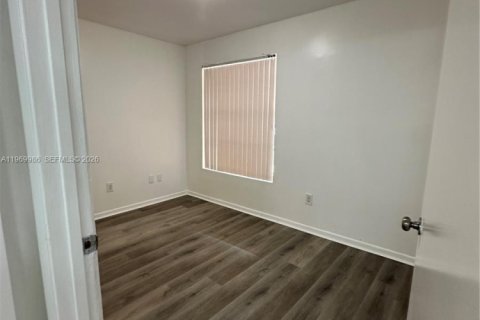 Condominio en venta en Miami, Florida, 1 dormitorio, 64.38 m2 № 2030775 - foto 19