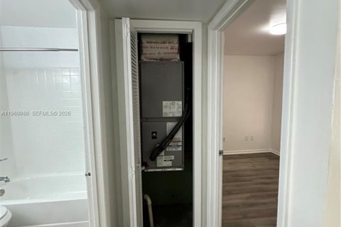 Condominio en venta en Miami, Florida, 1 dormitorio, 64.38 m2 № 2030775 - foto 17