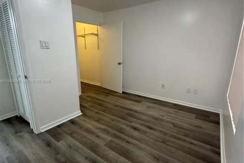 Condominio en venta en Miami, Florida, 1 dormitorio, 64.38 m2 № 2030775 - foto 20