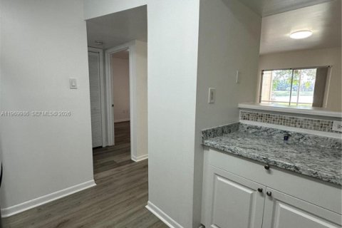 Condominio en venta en Miami, Florida, 1 dormitorio, 64.38 m2 № 2030775 - foto 14