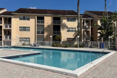 Condominio en venta en Miami, Florida, 1 dormitorio, 64.38 m2 № 2030775 - foto 2