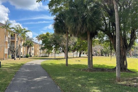 Condominio en venta en Miami, Florida, 1 dormitorio, 64.38 m2 № 2030775 - foto 4