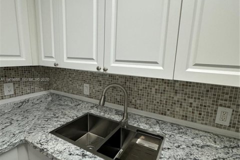 Condominio en venta en Miami, Florida, 1 dormitorio, 64.38 m2 № 2030775 - foto 13