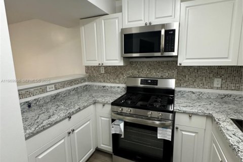 Condominio en venta en Miami, Florida, 1 dormitorio, 64.38 m2 № 2030775 - foto 12