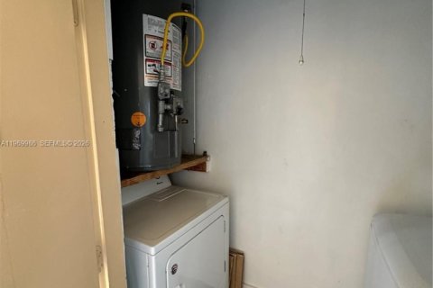 Condominio en venta en Miami, Florida, 1 dormitorio, 64.38 m2 № 2030775 - foto 27