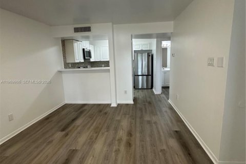 Condominio en venta en Miami, Florida, 1 dormitorio, 64.38 m2 № 2030775 - foto 8