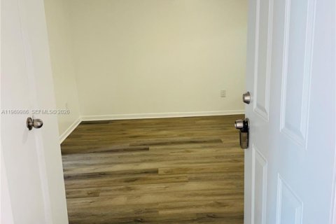 Condominio en venta en Miami, Florida, 1 dormitorio, 64.38 m2 № 2030775 - foto 6