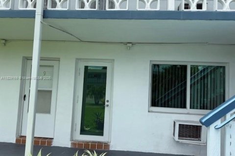 Condominio en venta en Miami Gardens, Florida, 1 dormitorio, 53.79 m2 № 1816320 - foto 1