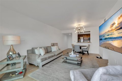 Купить кондоминиум в Майами, Флорида 1 спальня, 68.93м2, № 1967049 - фото 11