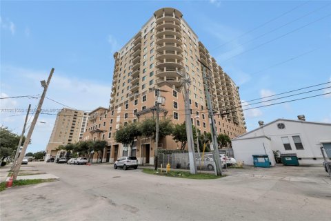 Кондоминиум с 1 спальней в Майами, Флорида № 1967049