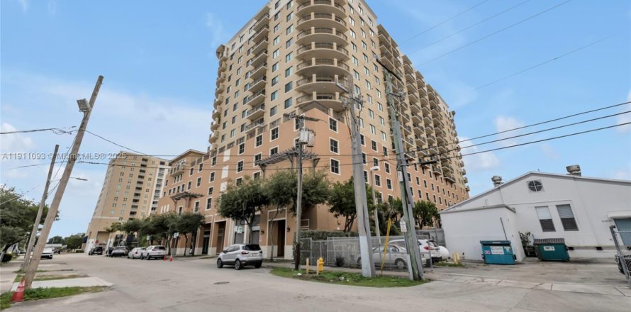 Кондоминиум с 1 спальней в Майами, Флорида № 1967049