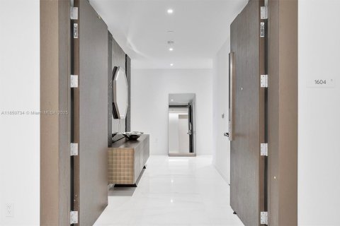 Copropriété à louer à Miami, Floride: 4 chambres, 328.5 m2 № 1855177 - photo 6