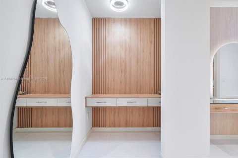Copropriété à louer à Miami, Floride: 4 chambres, 328.5 m2 № 1855177 - photo 19