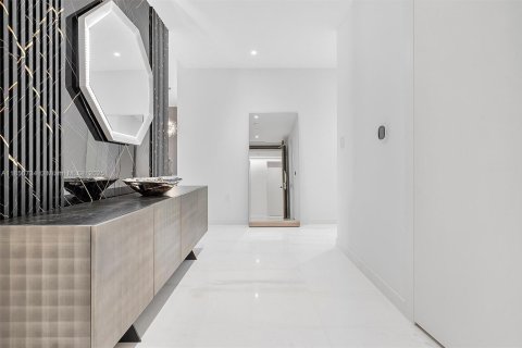 Copropriété à louer à Miami, Floride: 4 chambres, 328.5 m2 № 1855177 - photo 7
