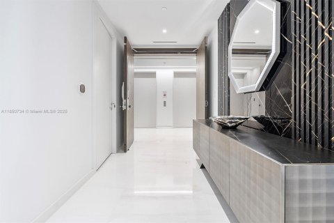 Copropriété à louer à Miami, Floride: 4 chambres, 328.5 m2 № 1855177 - photo 8