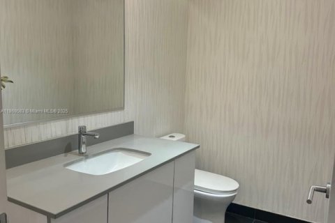 Снять в аренду квартиру в Майами, Флорида 1 спальня, 78.97м2, № 1896813 - фото 8