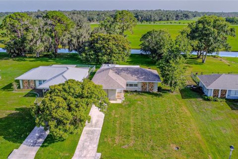 House in Sebring, Florida 2 bedrooms, 112.6 sq.m. № 2226320