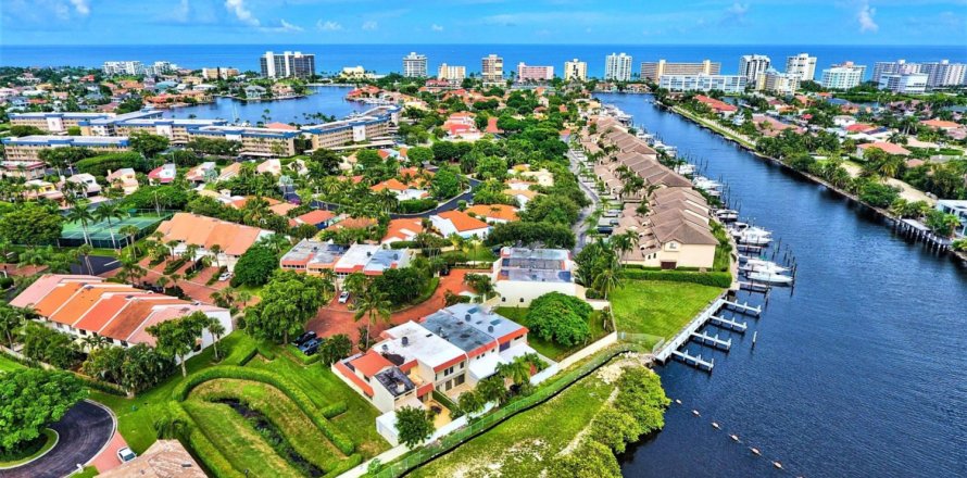 Townhouse in Delray Beach, Florida 3 bedrooms, 188.22 sq.m. № 874266