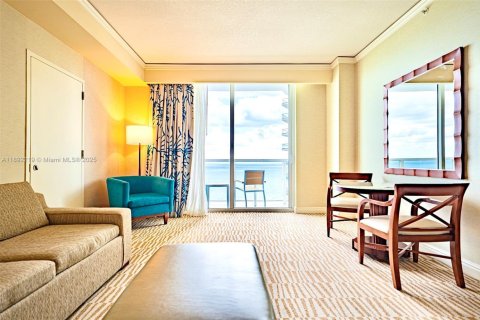 Hotel in Sunny Isles Beach, Florida 61.69 sq.m. № 1948629 - photo 11