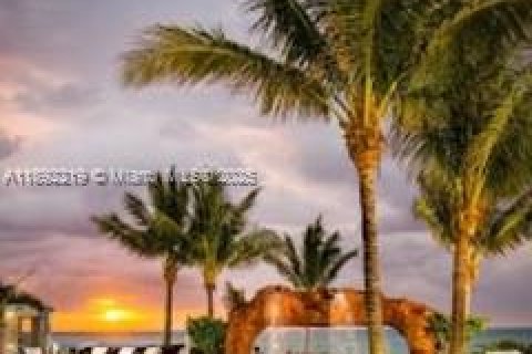 Hotel in Sunny Isles Beach, Florida 61.69 sq.m. № 1948629 - photo 3