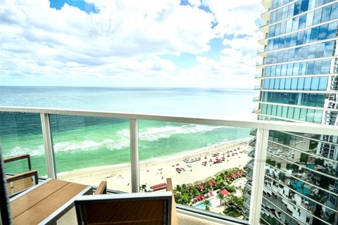 Hotel in Sunny Isles Beach, Florida 61.69 sq.m. № 1948629 - photo 5