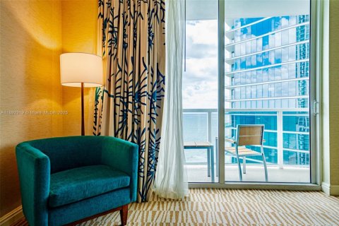 Hotel in Sunny Isles Beach, Florida 61.69 sq.m. № 1948629 - photo 15