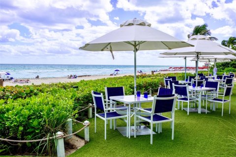 Hotel in Sunny Isles Beach, Florida 61.69 sq.m. № 1948629 - photo 28