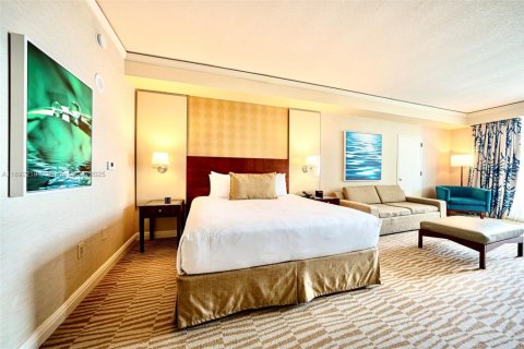 Hotel in Sunny Isles Beach, Florida 61.69 sq.m. № 1948629 - photo 8