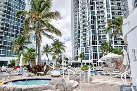Hotel in Sunny Isles Beach, Florida 61.69 sq.m. № 1948629 - photo 24