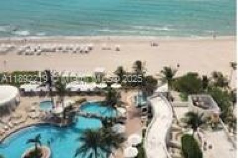 Hotel in Sunny Isles Beach, Florida 61.69 sq.m. № 1948629 - photo 2