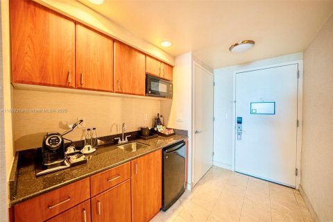 Hotel in Sunny Isles Beach, Florida 61.69 sq.m. № 1948629 - photo 19