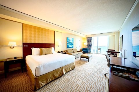 Hotel in Sunny Isles Beach, Florida 61.69 sq.m. № 1948629 - photo 12