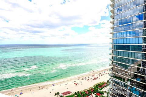 Hotel in Sunny Isles Beach, Florida 61.69 sq.m. № 1948629 - photo 6
