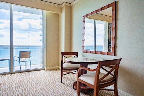Hotel in Sunny Isles Beach, Florida 61.69 sq.m. № 1948629 - photo 14