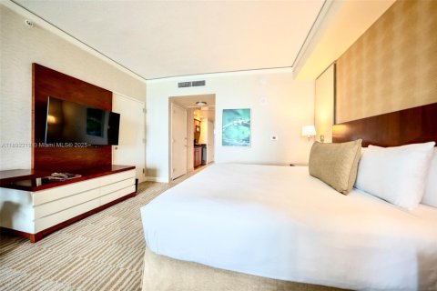 Hotel in Sunny Isles Beach, Florida 61.69 sq.m. № 1948629 - photo 10