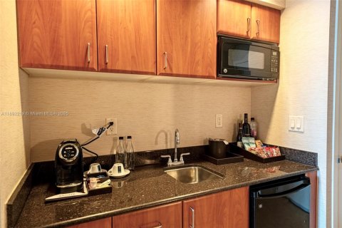 Hotel in Sunny Isles Beach, Florida 61.69 sq.m. № 1948629 - photo 20