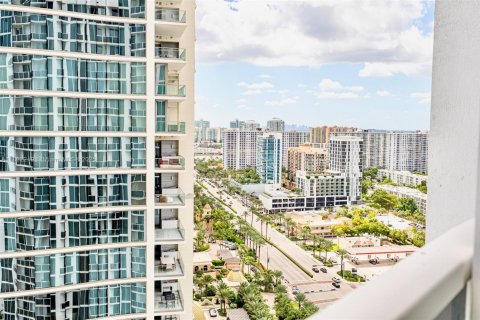 Hotel in Sunny Isles Beach, Florida 61.69 sq.m. № 1948629 - photo 7