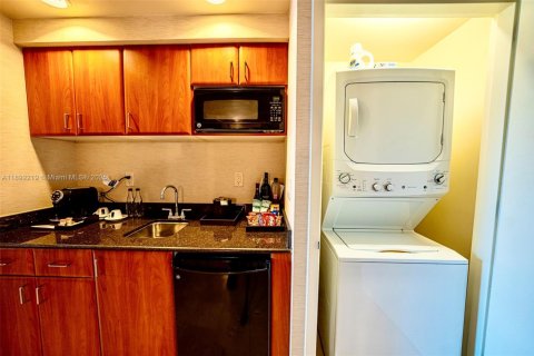 Hotel in Sunny Isles Beach, Florida 61.69 sq.m. № 1948629 - photo 21