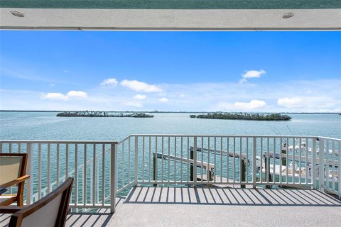 House in Englewood, Florida 4 bedrooms, 254.27 sq.m. № 1680025 - photo 15