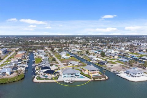 House in Englewood, Florida 4 bedrooms, 254.27 sq.m. № 1680025 - photo 3