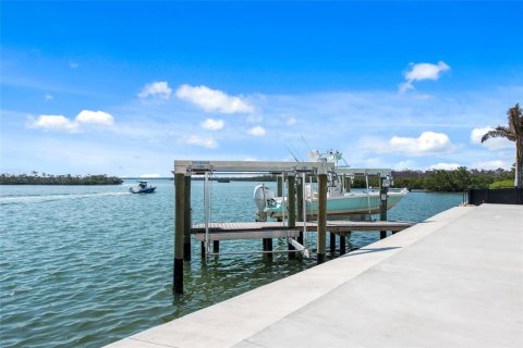 House in Englewood, Florida 4 bedrooms, 254.27 sq.m. № 1680025 - photo 13