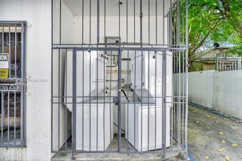 Купить коммерческую недвижимость в Майами, Флорида № 2052085 - фото 17