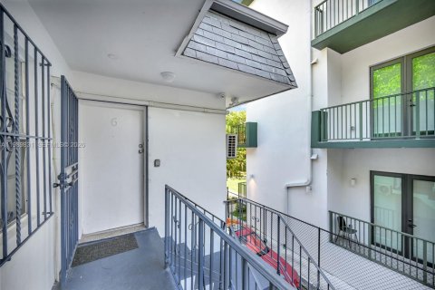 Купить коммерческую недвижимость в Майами, Флорида № 2052085 - фото 25