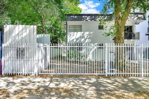 Купить коммерческую недвижимость в Майами, Флорида № 2052085 - фото 7