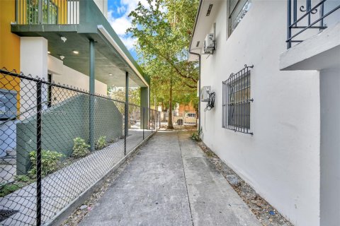 Купить коммерческую недвижимость в Майами, Флорида № 2052085 - фото 27