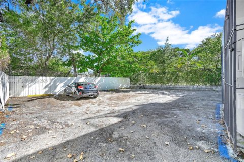 Купить коммерческую недвижимость в Майами, Флорида № 2052085 - фото 14