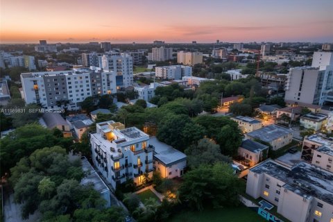 Коммерческая недвижимость в Майами, Флорида № 2052085